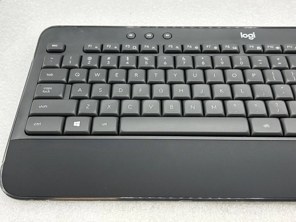 Logitech K545 & M510 Wireless Mouse and Keyboard Combo w/ Uni Receiver Free S/H - Image 3 of 4