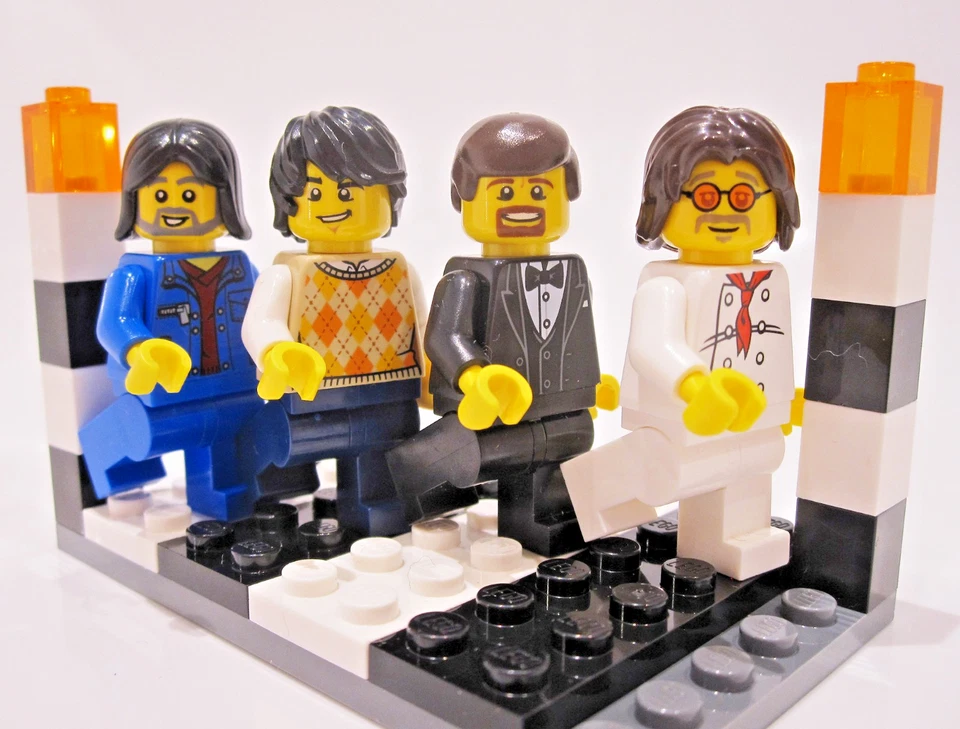 The Beatles GIFT BOX SET - 100% Genuine Lego pieces - Abbey Road zebra crossing - Image 3 of 4