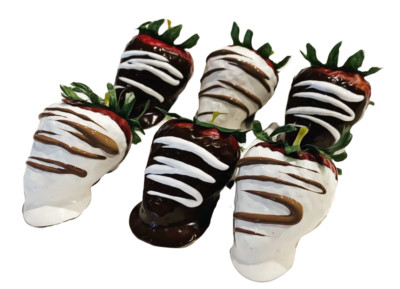 DEZICAKES Fake Strawberries Artificial Food Set of 6 White/Chocolate Dipped