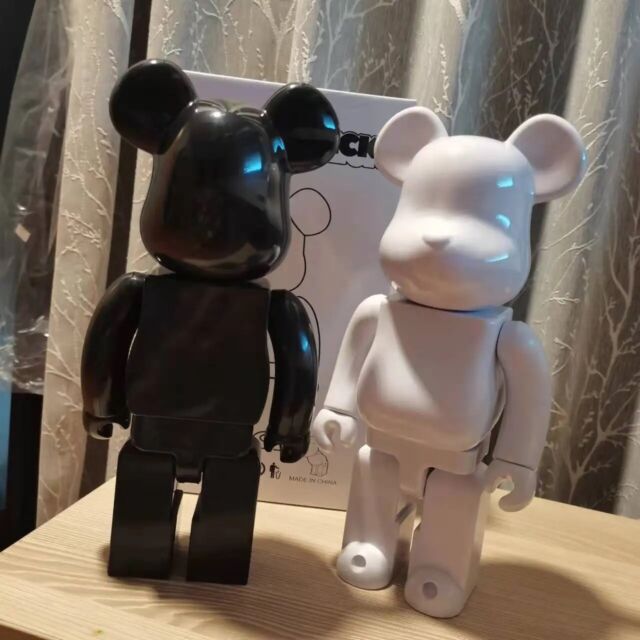 Bearbrick 400% Designer Toy - Collectible - 28 cm Black or White with Box