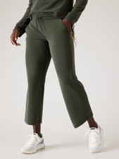 Athleta S SMALL Seasoft Mid Rise Straight Crop Pant, Aspen Olive Pants Soft EUC