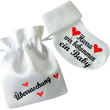 Babysocken Söckchen - Hurra wir bekommen ein Baby - MIT oder OHNE Säckchen