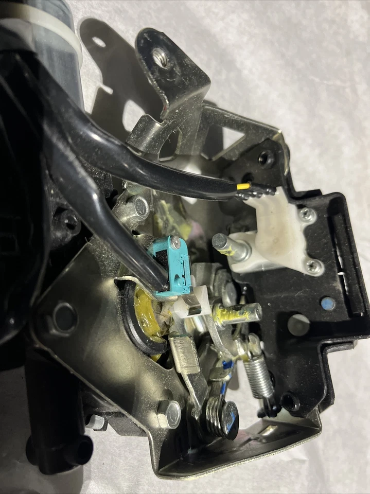 Toyota Sienna 2012 pestillo del portón trasero Foto 3 de 3