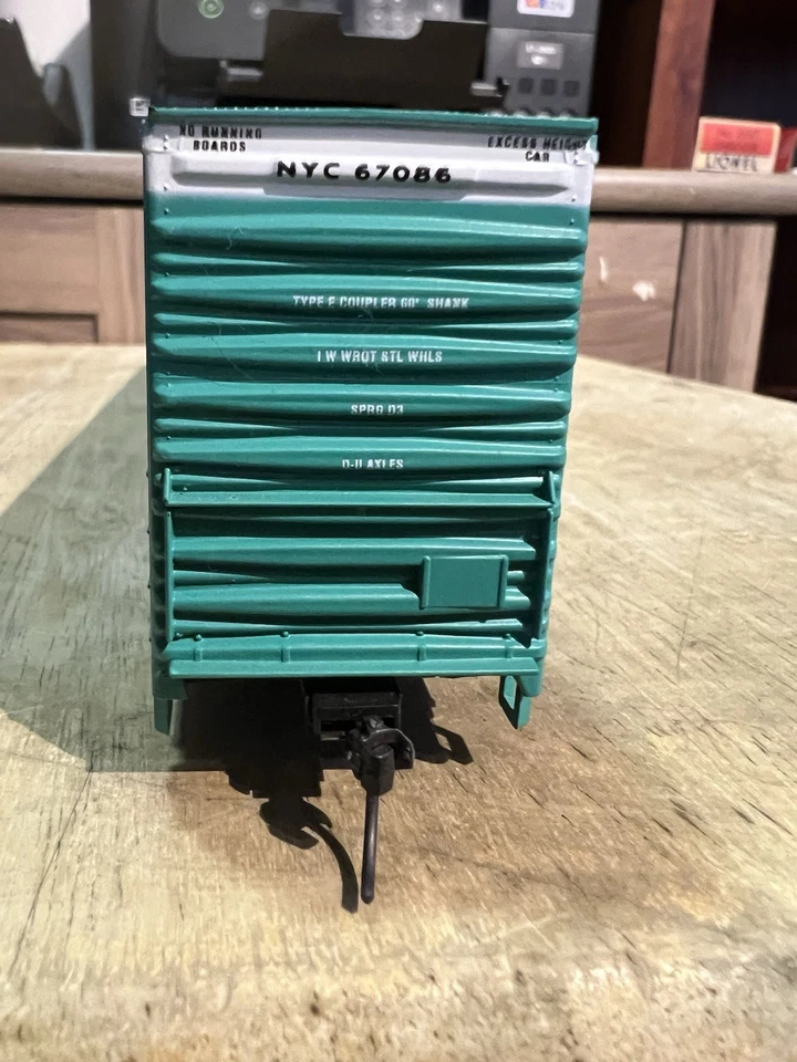HO Scale Athearn assembled blue box 86' 8 door box car New York central - Image 4 of 4