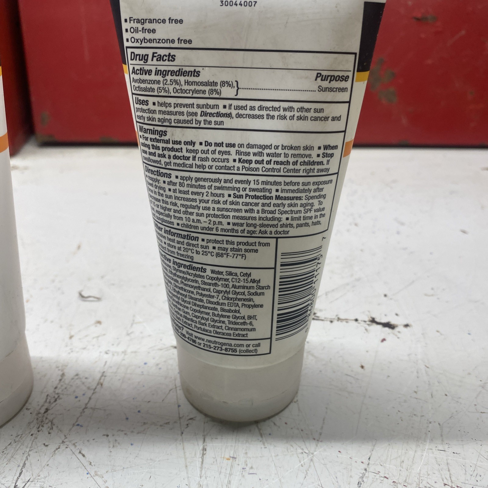 3 X Neutrogena Clear Body Oil-Free Sunscreen SPF 30 5 fl. oz + 1 X 3 fl oz NEW!