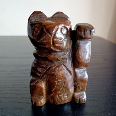 Maneki Neko Japanese Left hbeckoning cat tiger eye quartz carving hcarving natur