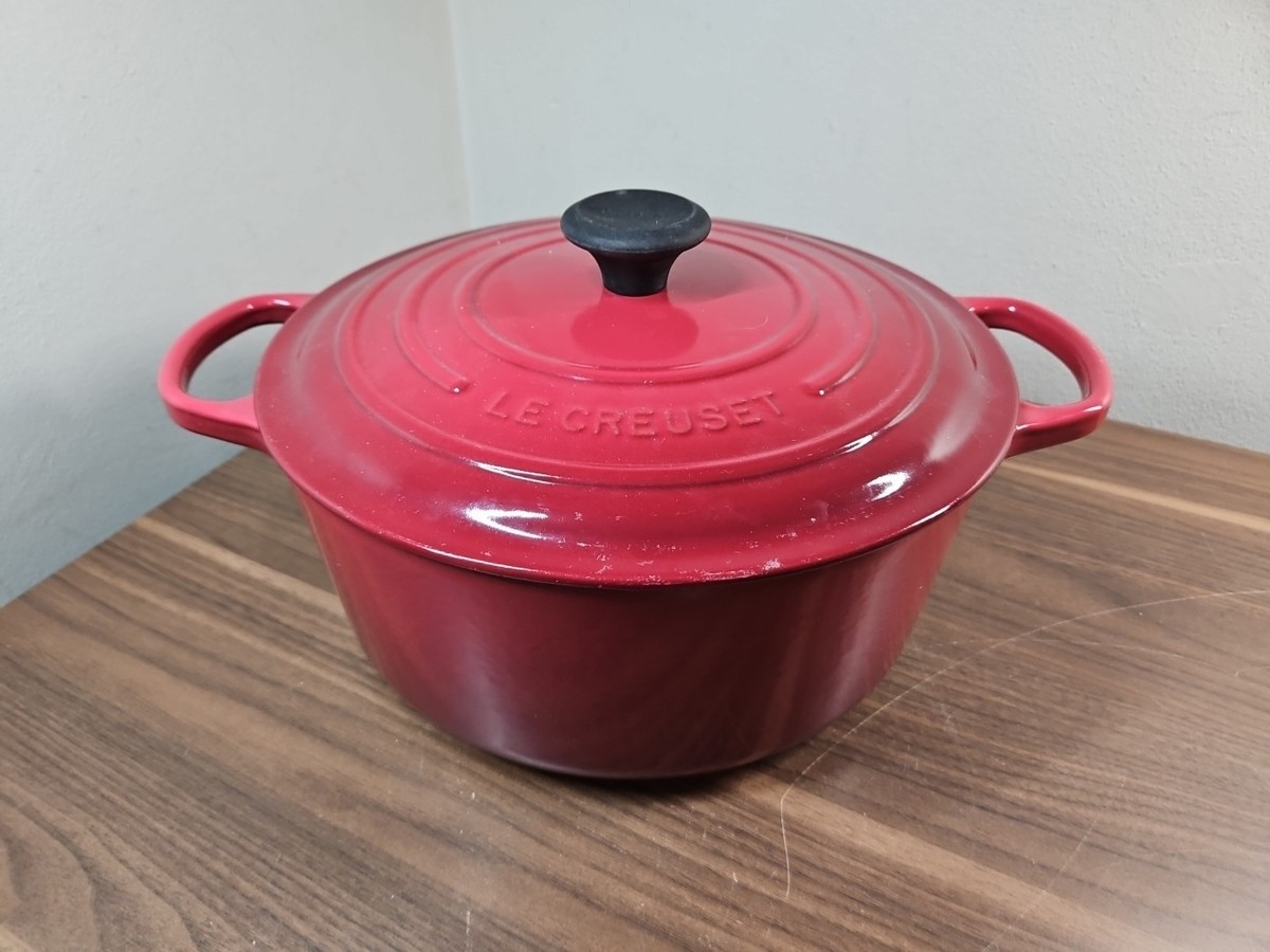 LE CREUSET #28 7.25 Qt Round Dutch Oven Cast Iron Cherry Red w/Lid
