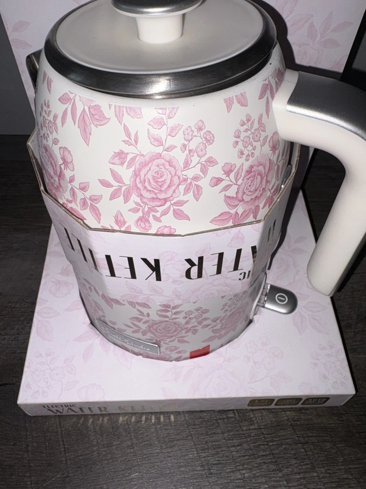 DwellStudio Electric Water Kettle 1.7L 1500W Pink Floral Rose Stainless Steel
Opens in a new window 