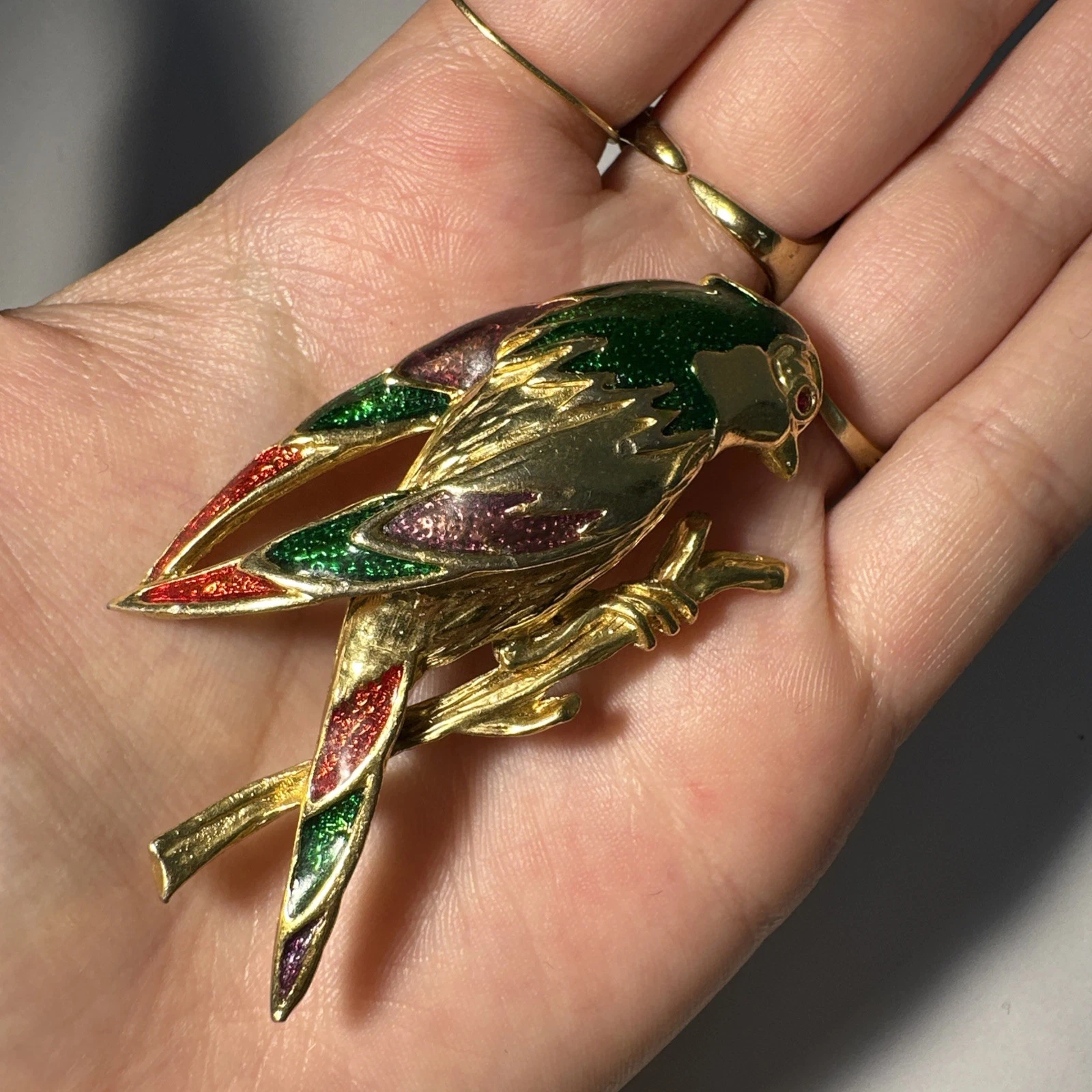 Broche, oiseau violet, vert, rouge et doré Bijoux Fantaisie