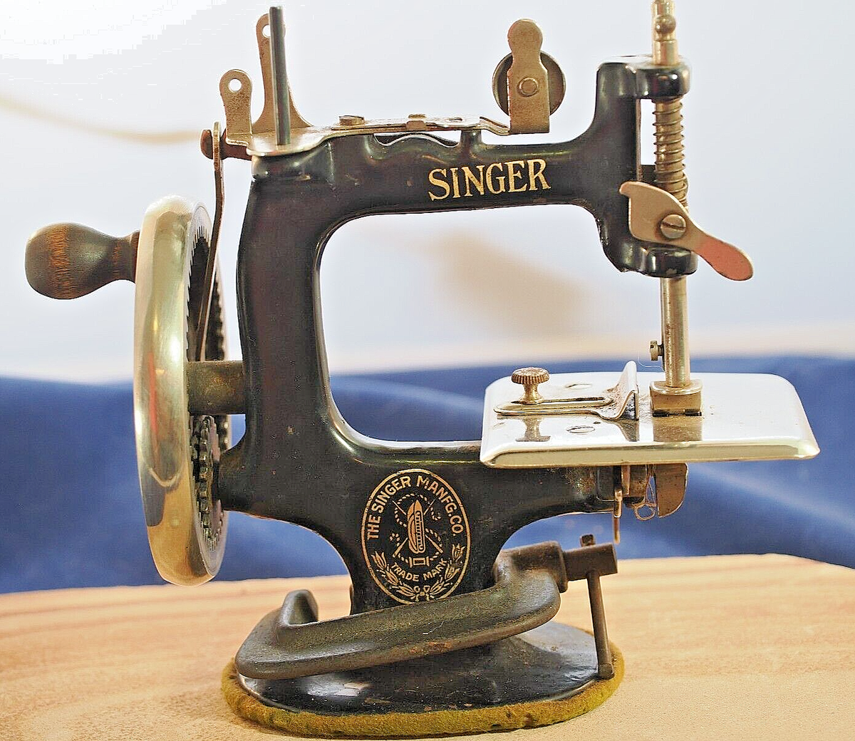 Vintage Child's Singer Sewing Machine | eBay