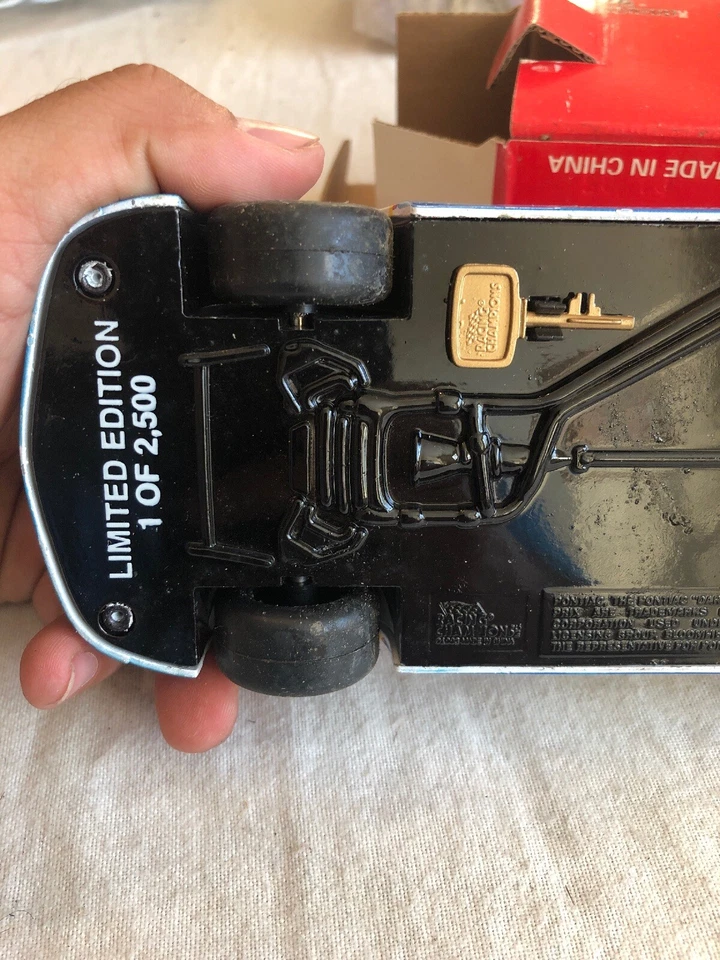 Racing Champions Nascar 压铸硬币银行带锁 #93 限量版 2500 — 第 4/4 张图片