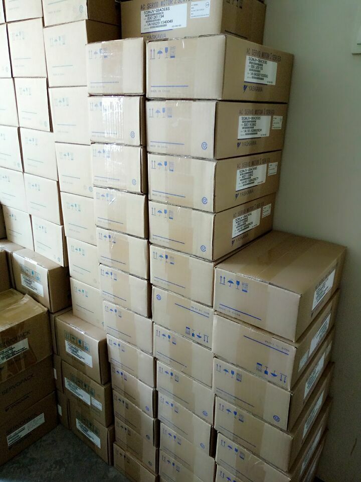 1PC SGMAV-02A3A21 SERVO MOTOR SGMAV02A3A2 New In Box Expedited Shipping #A6-37