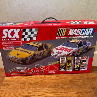 SCX Compact Nascar Tri-Oval Speedway 1:43 Slot Racing Matt Kenseth