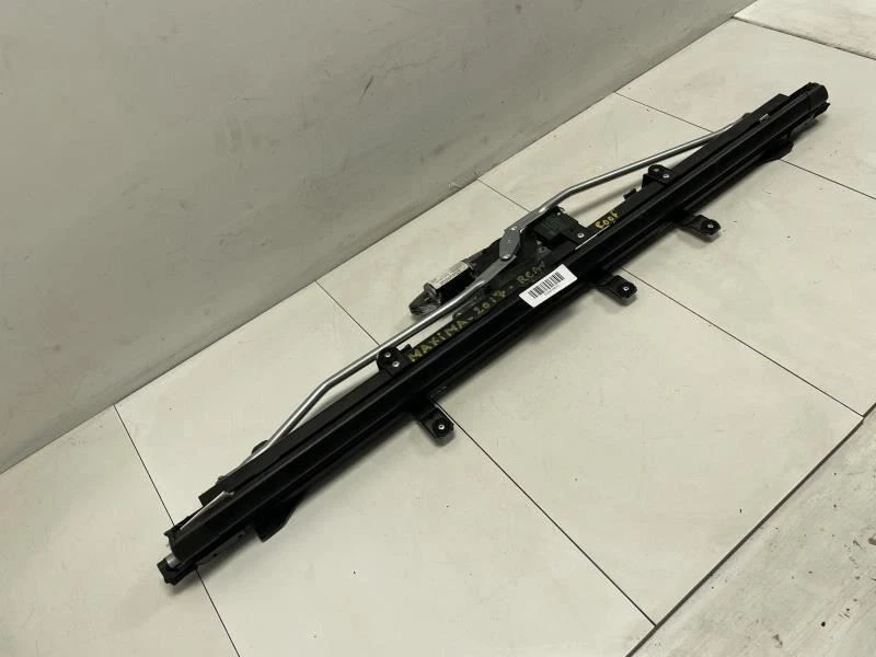 Nissan Máxima Platinum 2017 parabrisas trasero eléctrico parasol motor panel de acoplamiento  Foto 3 de 4