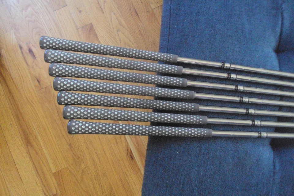 First Flight The Standard irons 3-9 (no PW) Dynamic regular steel std length - Image 2 of 4