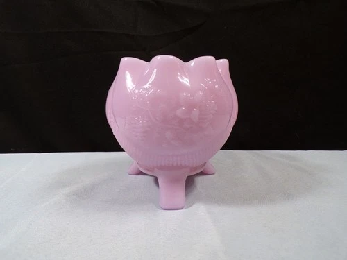 Fenton Shiny Light Purple Glass 3 Toed Rose Bowl Vase w/ Grapes Grapevine Design