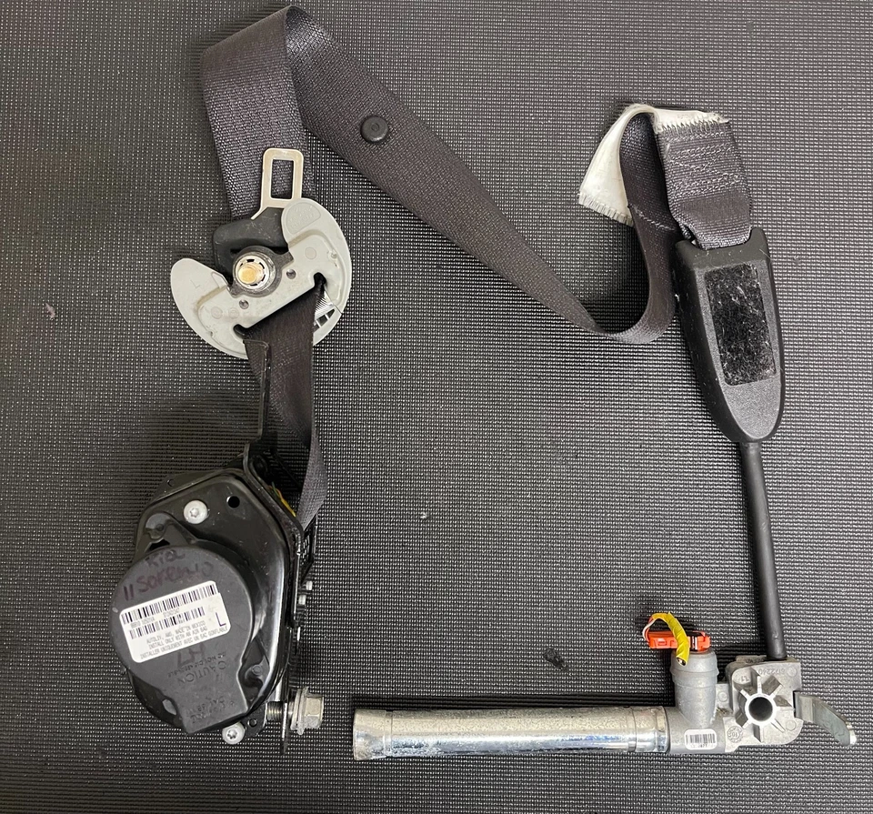 2011 2012 2013 Kia Sorento Front LEFT DRIVER Side Seat Belt OEM - Image 4 of 4