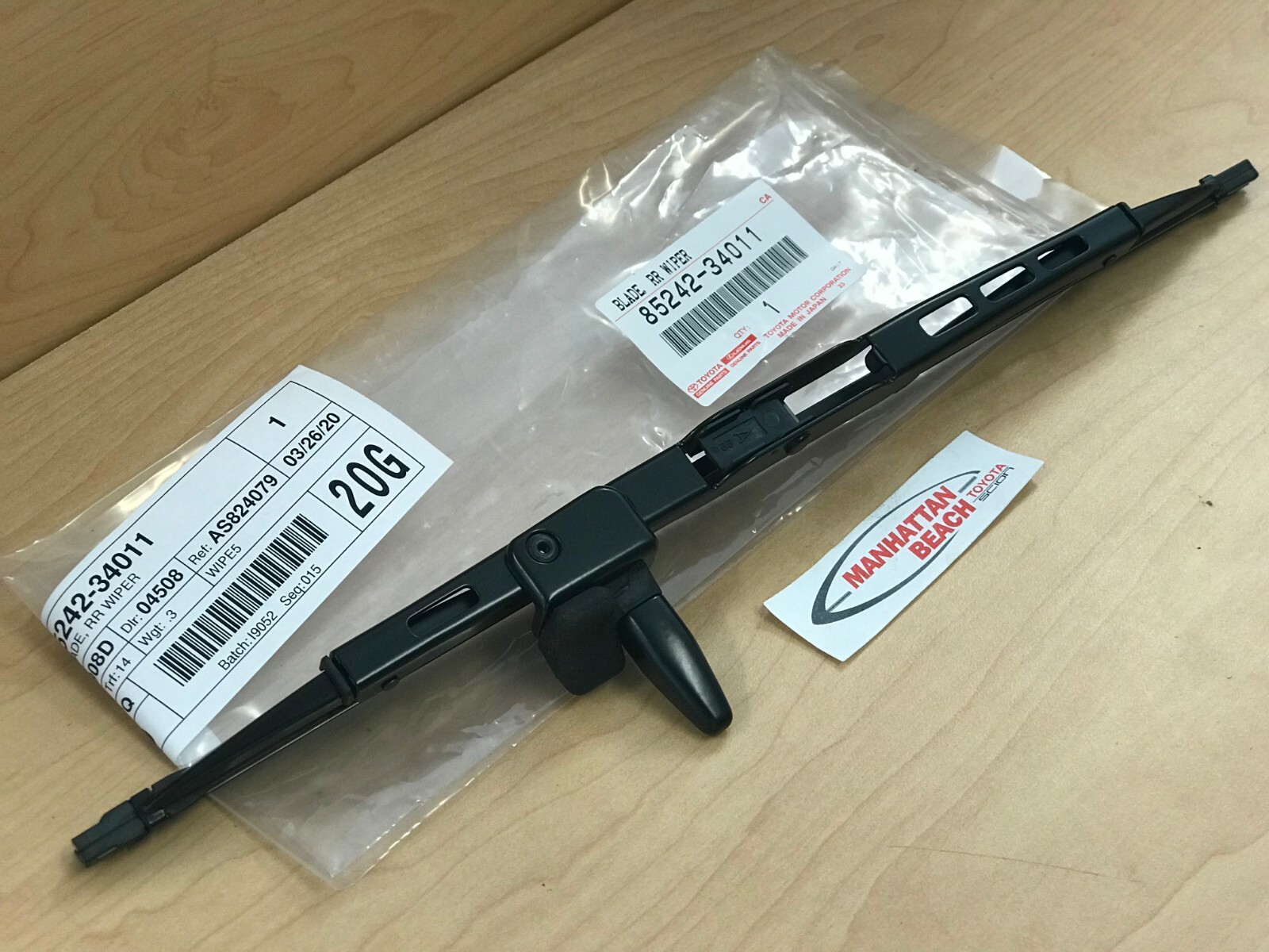 20012007 SEQUOIA Rear Wiper Blade NEW Genuine Toyota OEM 8524234011 eBay