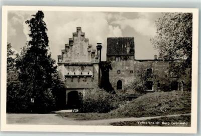 52279765 - 8022 Gruenwald Vorderansicht Burg Muenchen LKR