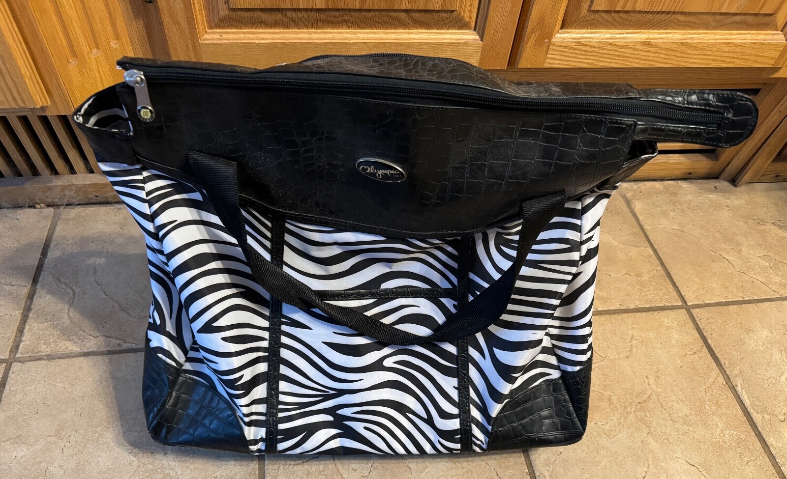 Olyespia Rolling Large Bag Carry On Zebra Print 20 X 15 X 8 Zipper