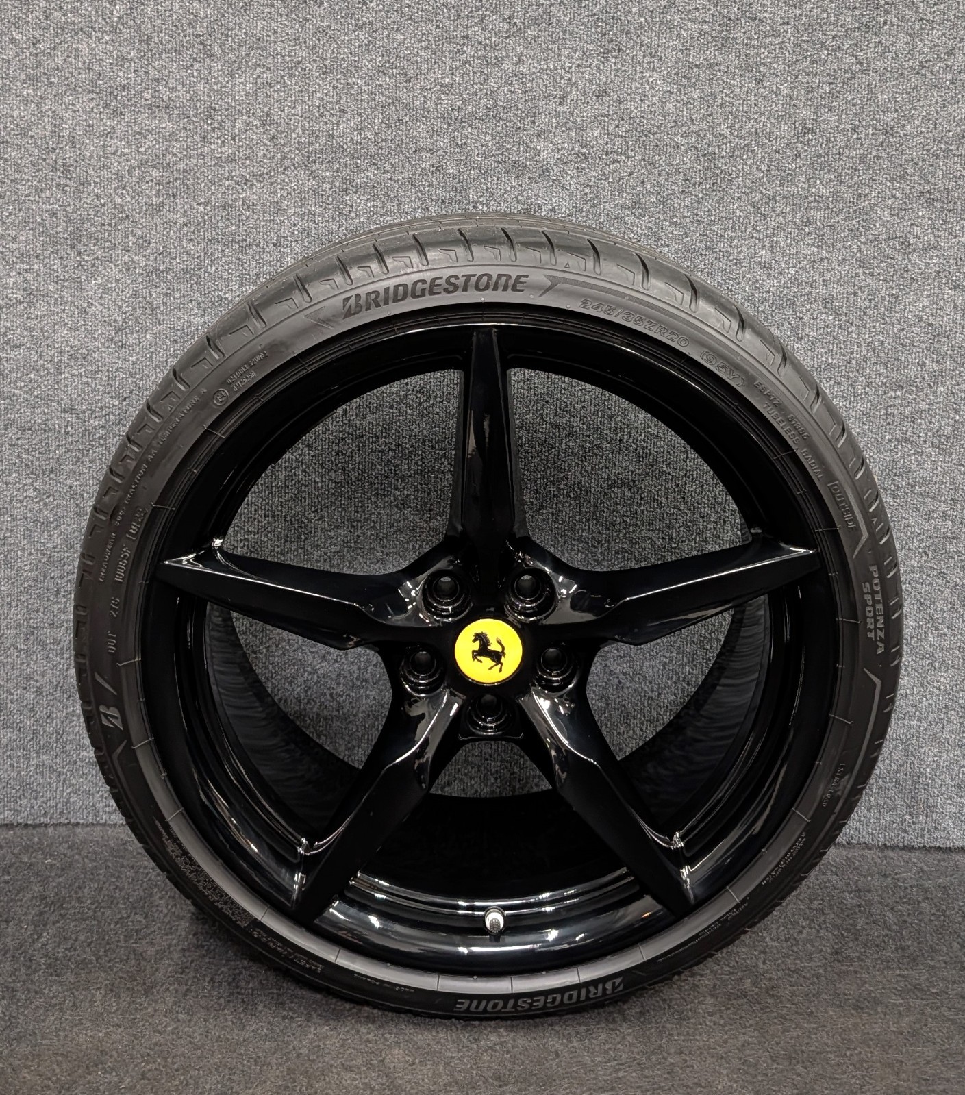 Ferrari F8 Wheel Black