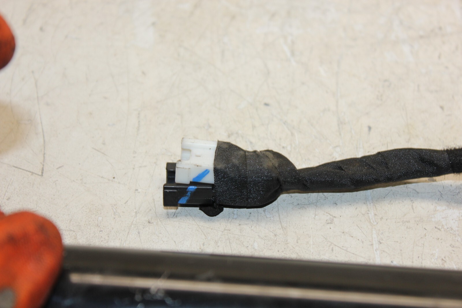 2019-2020 BMW X4 G02 RIGHT SIDE TRUNK OPENING STRUT SHOCK (OT11)