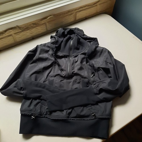 Lululemon Jacket Womens 10 Black Running Hoodie Cropped 1/2 Zip Reflective