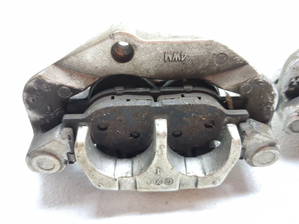 Juego de pinzas de freno delanteras Yamaha Road Star Silverado XV1600 99-03 Foto 4 de 4