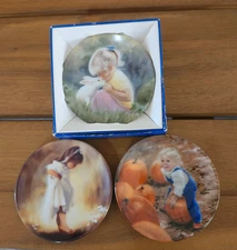Zolan Miniature Plates Set Of 3  SWEET!!!