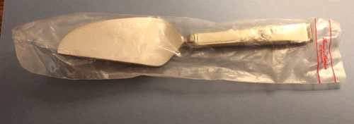 New Classic Rose by Reed & Barton Sterling Silver Pie or Cake Server 7"