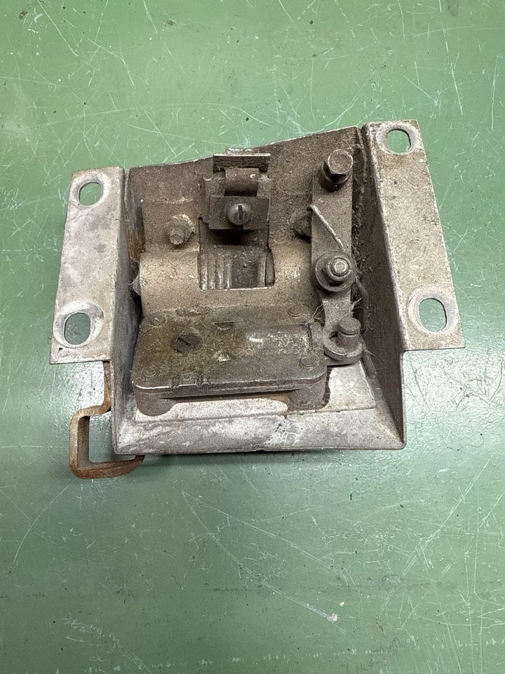 Conjunto de pestillo de arranque trasero puerta trasera FHC Jaguar XKE E-Type 2+2 Series 2 BD27929 Foto 2 de 4