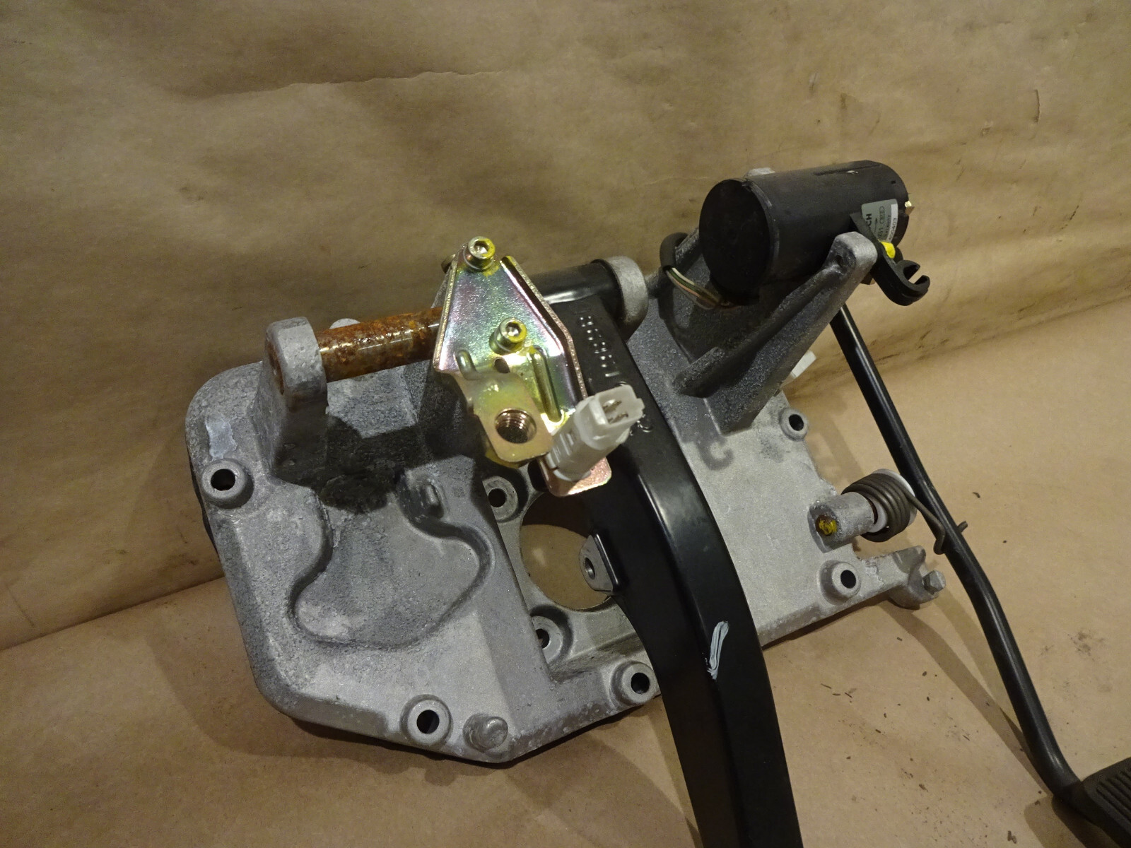 Maserati 4200 Coupe Spyder - Pedal Box / Brake / Throttle Pedal - P/N 183743