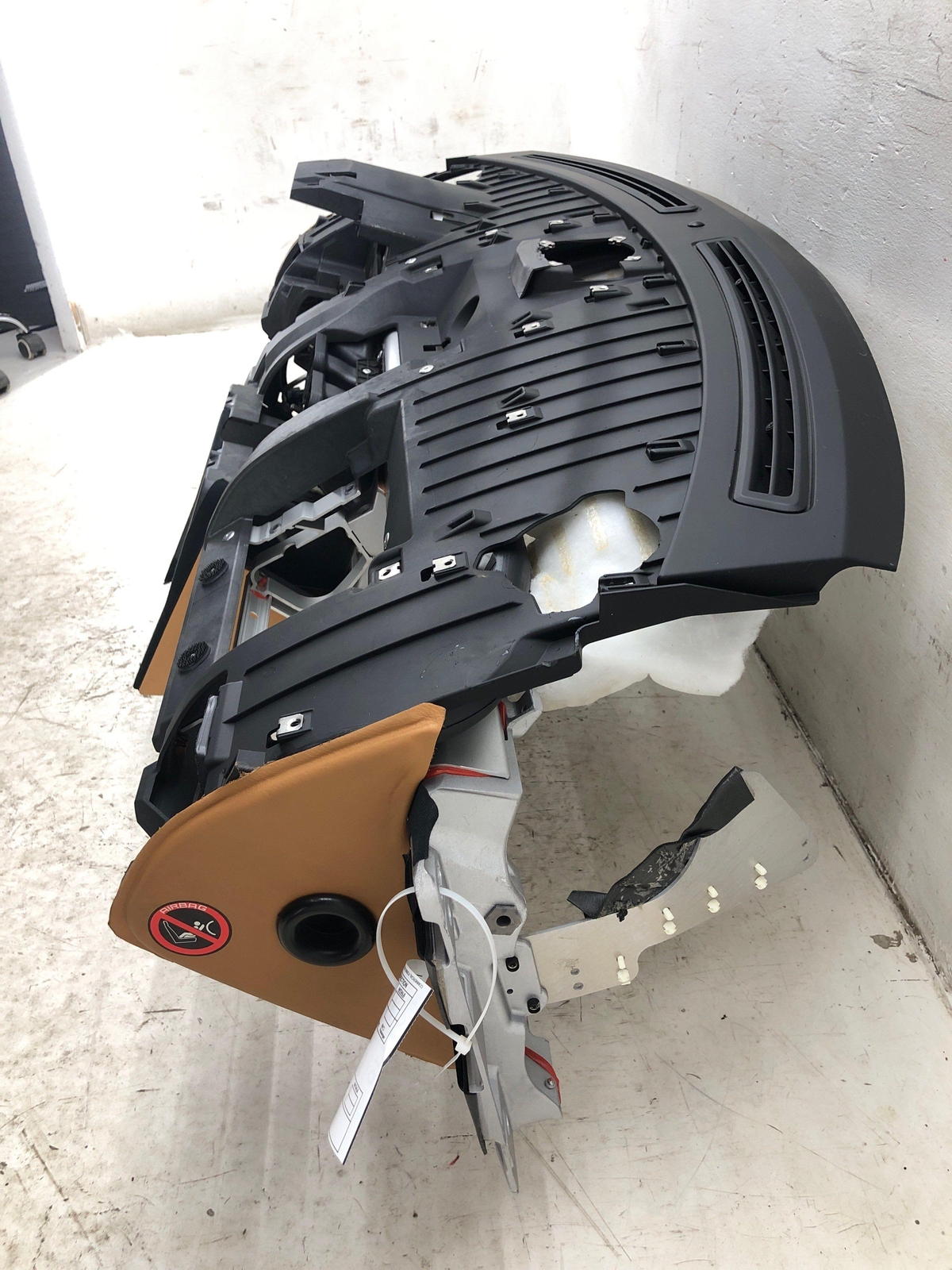ASTON MARTIN RAPIDE DASHBOARD INSTRUMENT PANEL SAHARA TAN W/O BAG OEM