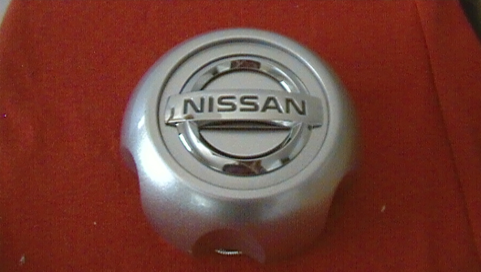 Fits Nissan silver 20002004 center cap hubcap Frontier Xterra silver