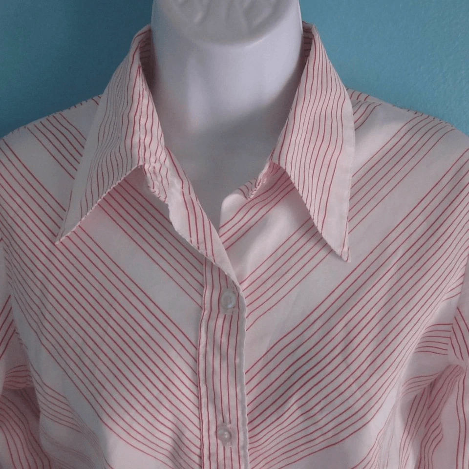 Винтажная женская повседневная рубашка 50-х размер M в красную полоску на угловых пуговицах спереди - Изображение 4 из 4