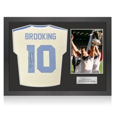 Trevor Brooking Back Signed 1980 West Ham FA Cup Football Jersey. Icon Frame