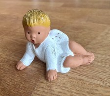 Singer Jullar Engel  Felix liegend ca 14 x 10 cm handbemalt 