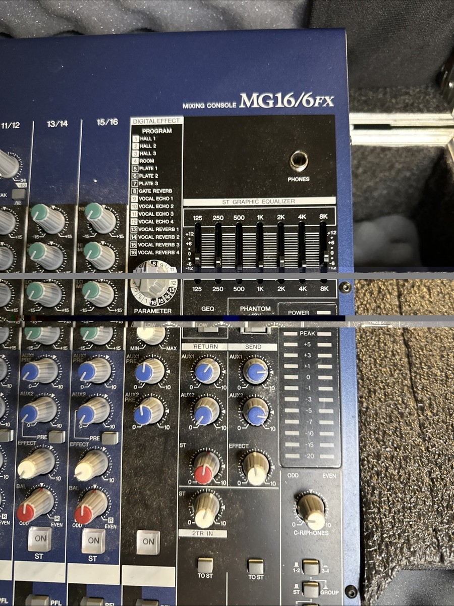 Yamaha MG16/6fx 16 Channel Mixing Console w Rolling Hard Case And