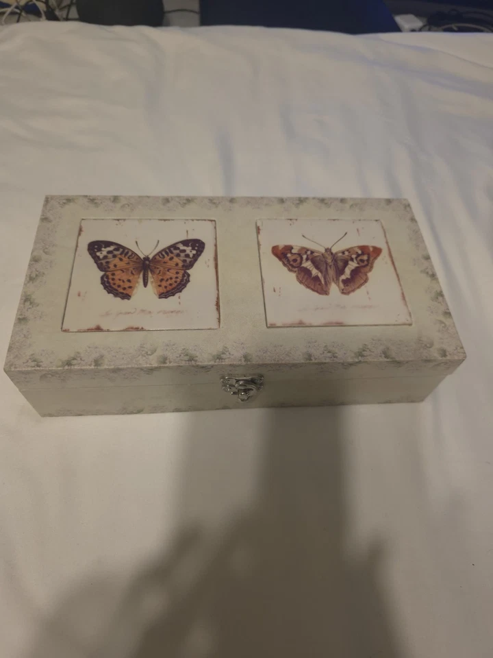 CERAMIC BUTTERFLIES DECORATIVE BOX GORGEOUS, FOR JEWELRY, TRINKETS! FREE SHIP! - Image 2 of 4