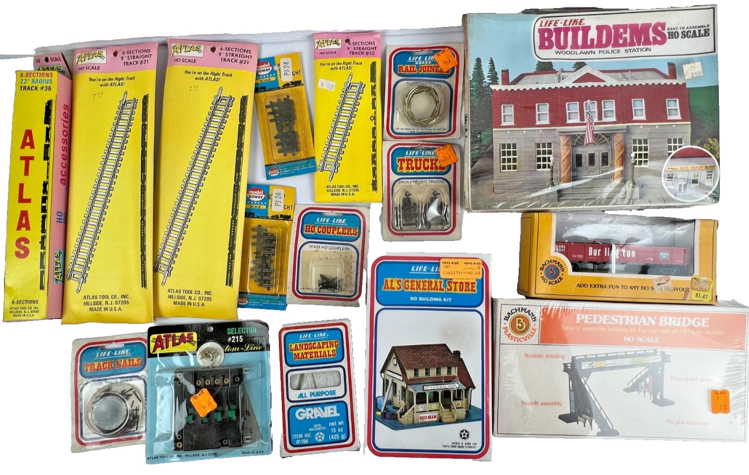 Vintage HO Scale Train Accessories Lot Atlas Life-Like Bachmann Track Buildings