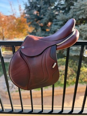 CWD 2021 SE03 Close Contact Saddle in Brown - 17'' 2C flaps