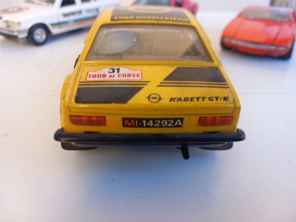 Burago Opel Kadett COUPE' GT/E - Immagine 4 di 4