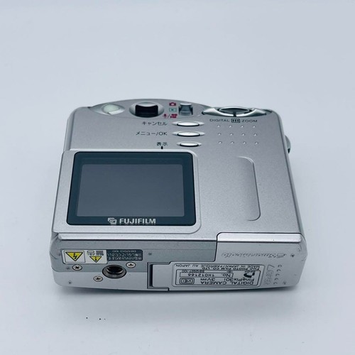 Fujifilm FinePix 30i Digital Camera Compact Type AA Battery Powered from Japan - Picture 2 of 8