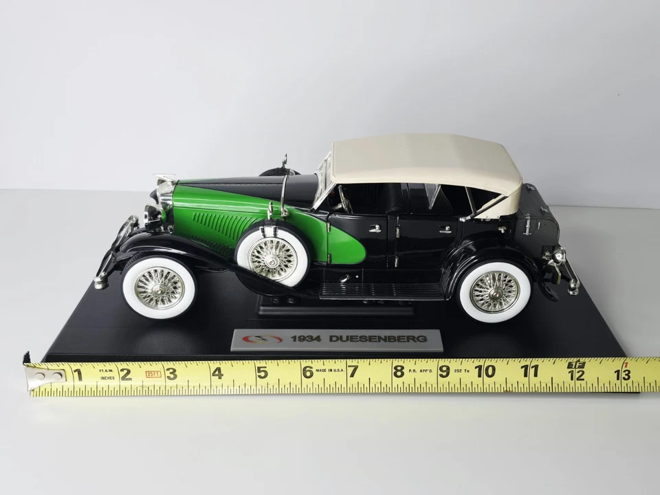 Signature Models - 1934 Duesenberg Green/Black - 1:18 Diecast - Image 2 of 4