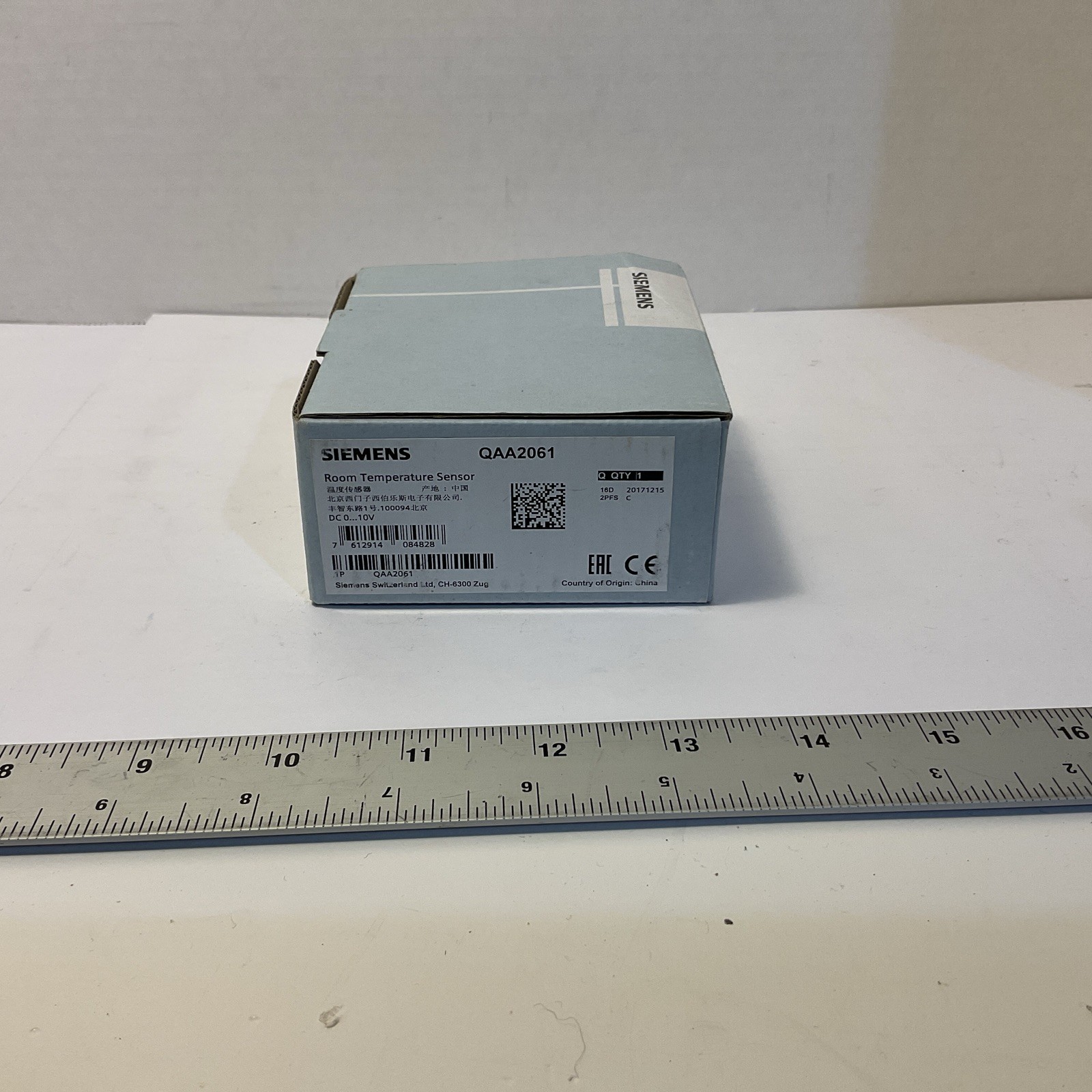 Siemens QAA2061 Temperature Sensor new in box