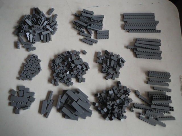 2 x 4 GREY MODIFIED BRICK x 8 WITH PINS PART 6249