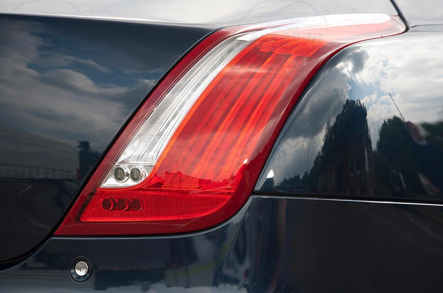 Luz trasera pasajero derecho para Jaguar XJ XJL XJR 2010 11 12 13 14-2016 lámpara trasera Foto 2 de 4