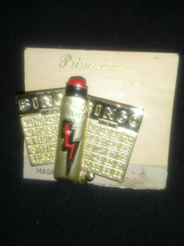 BINGO LOVERS LAPEL/DR PIN BY PRIMAVERA GOLD TONE  2 BINGO CARDS AND MARKER