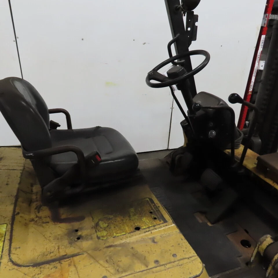 Caterpillar GP50 11,000LB Forklift 2 Stage LPG Gas 120" Lift 65" x 6" Forks - Image 4 of 4