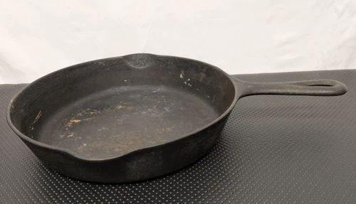 Griswold Small Block Logo #7 701 Cast Iron Skillet -NH